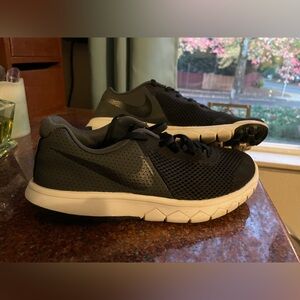 Nike shoes! Woman’s size 6.5 or youth 5